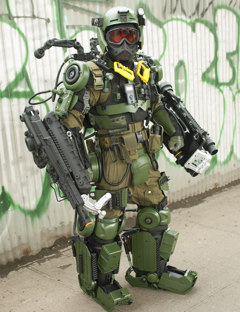 Illustration for article titled The World's Most Badass Tom Cruise Cosplay